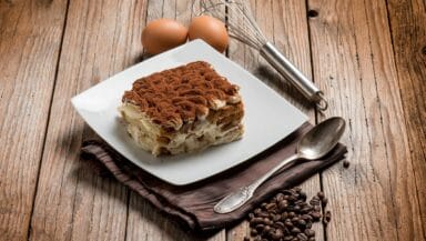 Tiramisu con noci e cioccolato