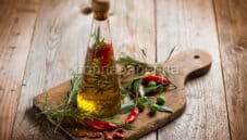 Olio al rosmarino e peperoncino, sulla mia tavola non manca mai