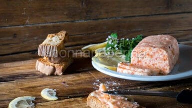 Terrina di salmone al pepe rosa