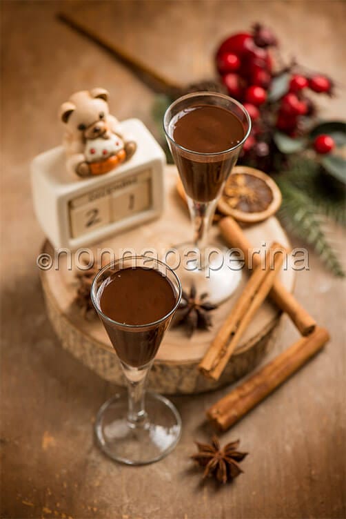 liquore al cioccolato e scorza di arancia liquore al cioccolato e scorza di arancia