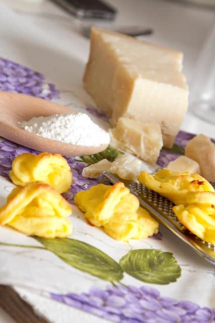 Bignè al parmigiano reggiano