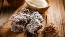 Lamingtons, un dolce della cucina australiana Lamingtons, un dolce della cucina australiana