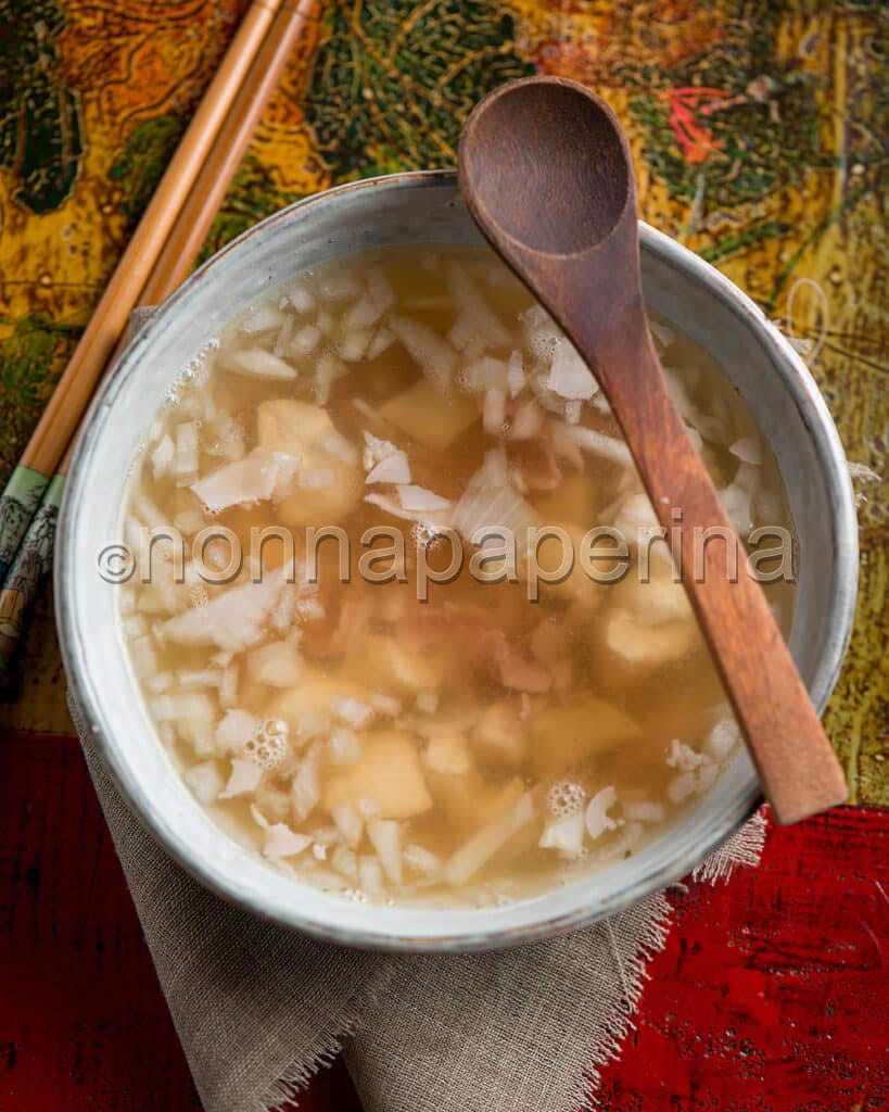 Zuppa di pollo e prosciutto