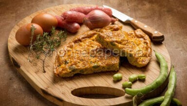 Frittata al forno con fave e salsiccia