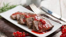 Sella di capriolo con salsa di ribes, piatto delle feste Sella di capriolo con salsa di ribes, piatto delle feste