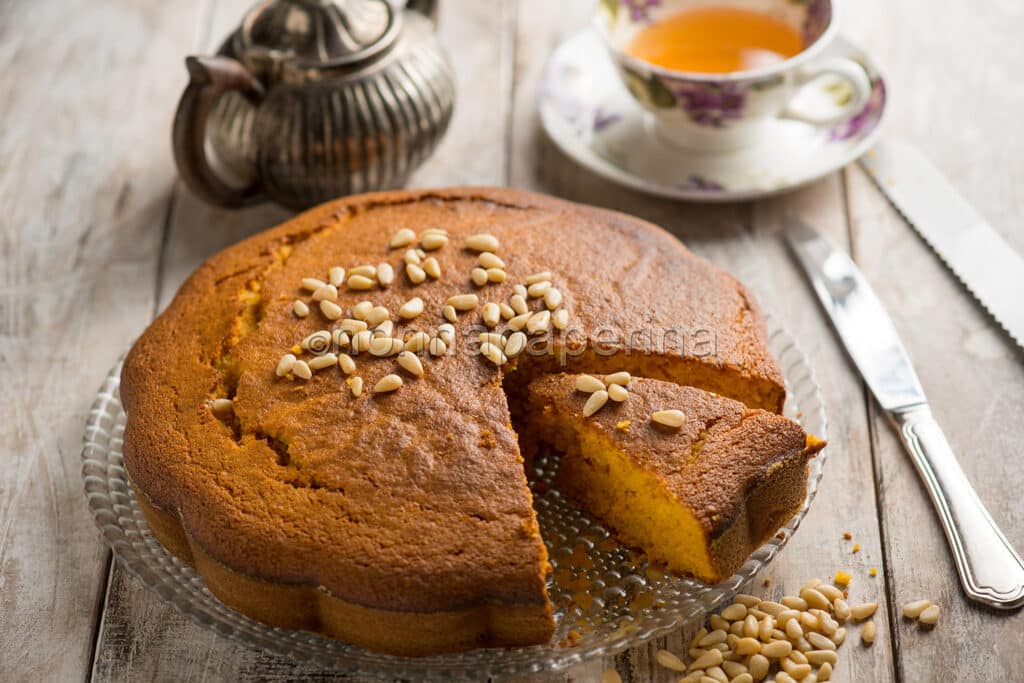 Torta di carote e pinoli Torta di carote e pinoli