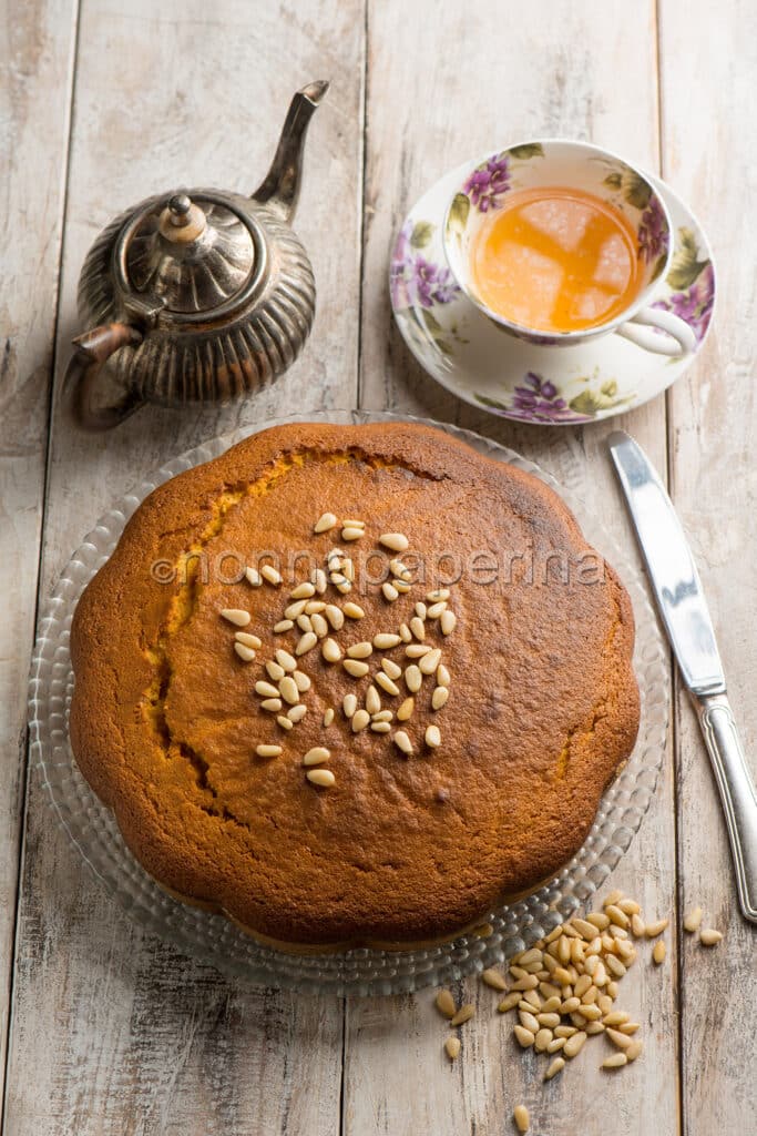 Torta di carote e pinoli Torta di carote e pinoli