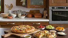 Focaccia croccante con verdure e pecorino