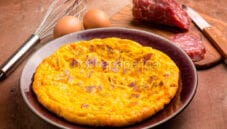 Frittata con salame, una variante davvero sfiziosa