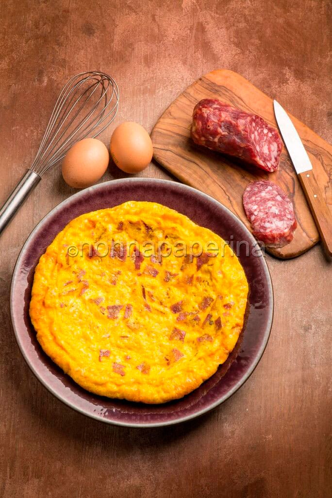 Frittata con salame Frittata con salame