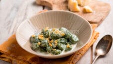 Gnocchi con spinaci alla crema di parmigiano reggiano Gnocchi con spinaci alla crema di parmigiano reggiano