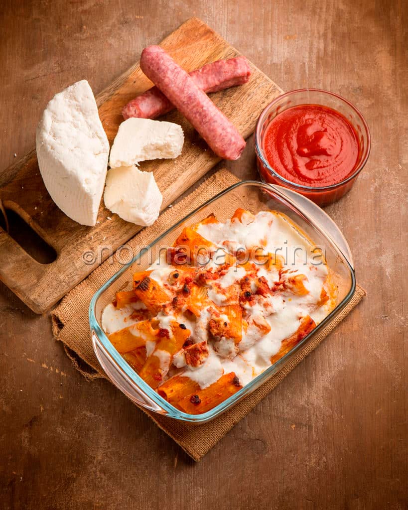 Rigatoni con ricotta e salsiccia Rigatoni con ricotta e salsiccia