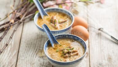 Zuppa di fiore di uovo