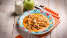 Petto di pollo in padella alla paprica: una ricetta sfiziosa Petto di pollo in padella alla paprica: una ricetta sfiziosa