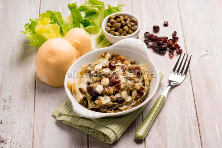 Insalata di Scarola ai capperi e scamorza Insalata di Scarola ai capperi e scamorza