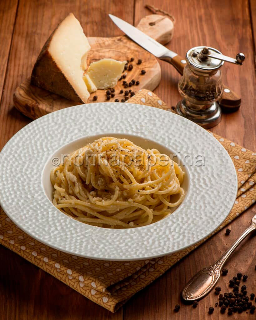 Spaghetti cacio e pepe Spaghetti cacio e pepe