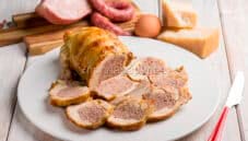 Pollo disossato ripieno, un secondo da leccarsi i baffi Pollo disossato ripieno, un secondo da leccarsi i baffi