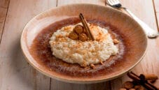 Risotto al profumo di amaretto dal sapore insolito Risotto al profumo di amaretto dal sapore insolito