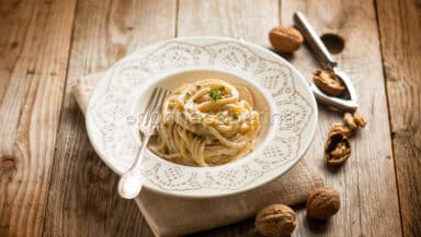 Spaghettoni con salsa di noci