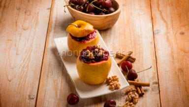 Mele al forno con ciliegie