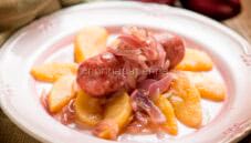 Salsicce con mele e cipolle rosse per la tua cena Salsicce con mele e cipolle rosse per la tua cena