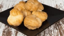 I deliziosi éclairs al formaggio per antipasto I deliziosi éclairs al formaggio per antipasto