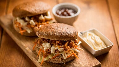 Pulled jackfruit burger