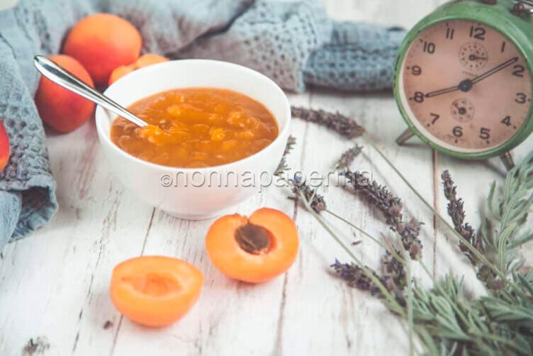 Confettura di albicocche e lavanda a colazione confettura di albicocche e lavanda