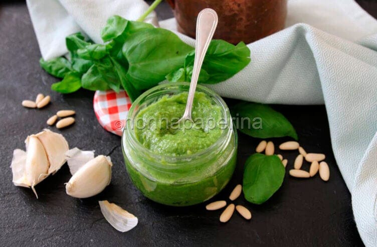 Sughi veloci da preparare con il minipimer: 5 idee sfiziose e gustose Pesto alla genovese
