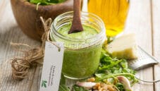 Pesto di rucola, una alternativa al pesto tradizionale Pesto di rucola, una alternativa al pesto tradizionale