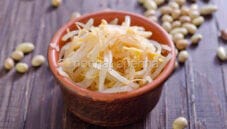 Daikon e germogli di soia, un contorno orientale Daikon e germogli di soia, un contorno orientale