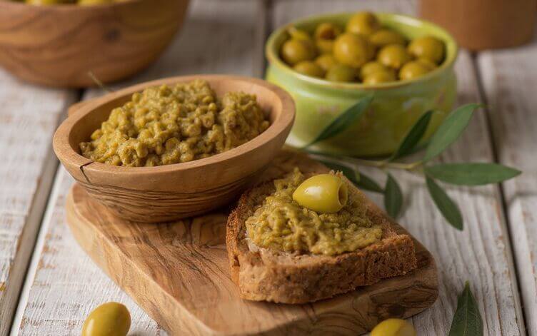 pate di olive verdi