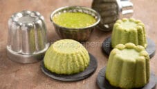 Piccoli sformati di cavolini di Bruxelles a tavola