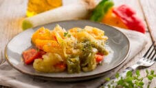 Insalata di porri: una ricetta rustica e sfiziosa da provare Insalata di porri: una ricetta rustica e sfiziosa da provare