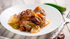 Agnello con cavolo e datteri, un secondo delizioso Agnello con cavolo e datteri, un secondo delizioso