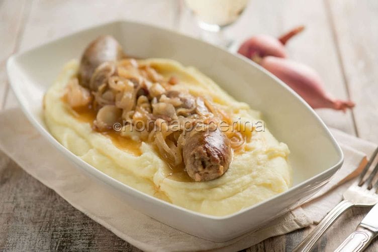 Salsiccette al Soave, una delizia per i tuoi ospiti Salsiccette al Soave