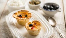 Tartellette di ricotta con peperoni e capperi