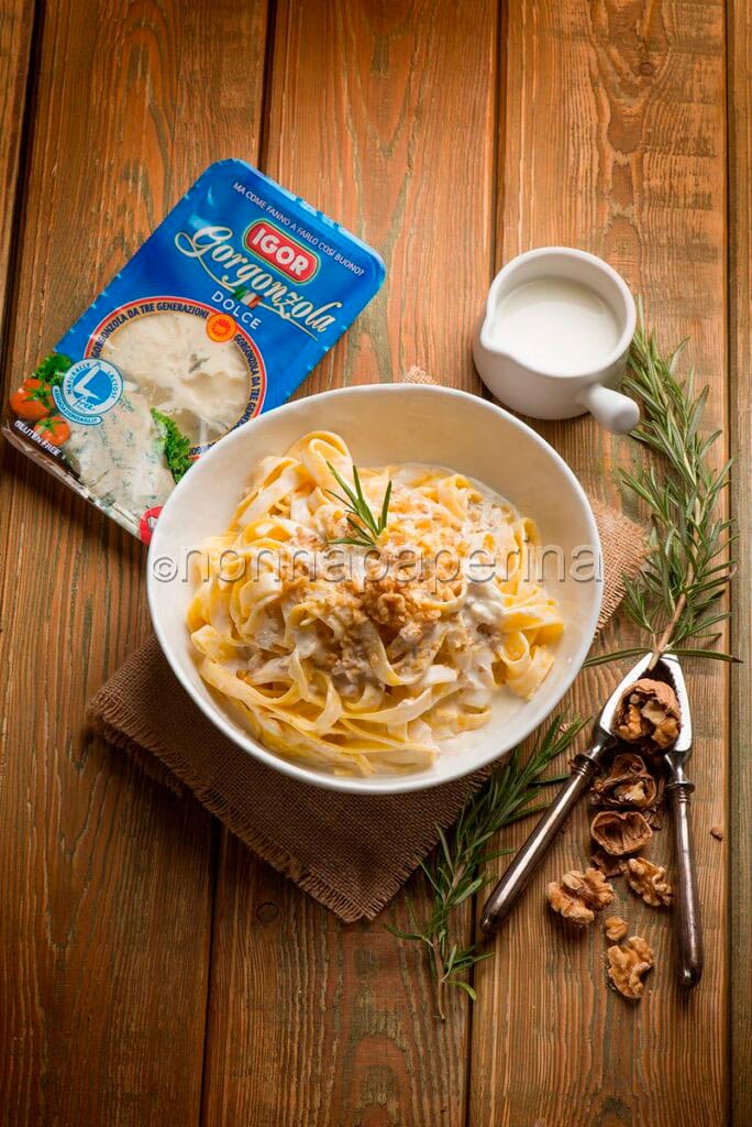 Tagliatelle gorgonzola e noci Tagliatelle gorgonzola e noci