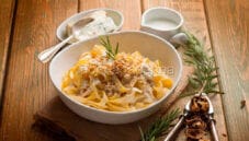 Tagliatelle con gorgonzola e noci, gustose Tagliatelle con gorgonzola e noci, gustose