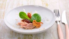Insalata di pollo con datteri e spinacino