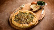 Torta salata carciofi e piselli, veloce da preparare