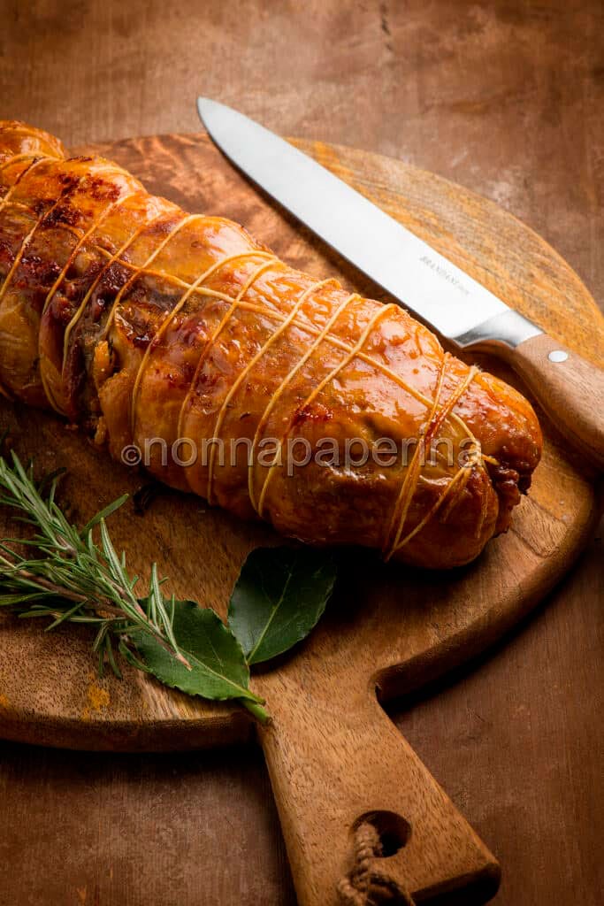 Faraona ripiena al forno i sapori e i profumi della tradizione Faraona ripiena al forno i sapori e i profumi della tradizione