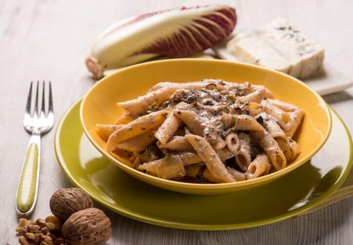 penne con radicchio noci e gorgonzola penne con radicchio noci e gorgonzola