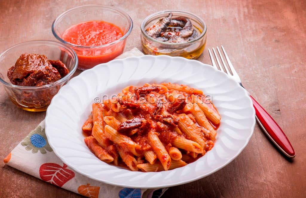 penne al tonno e pomodori secchi penne al tonno e pomodori secchi