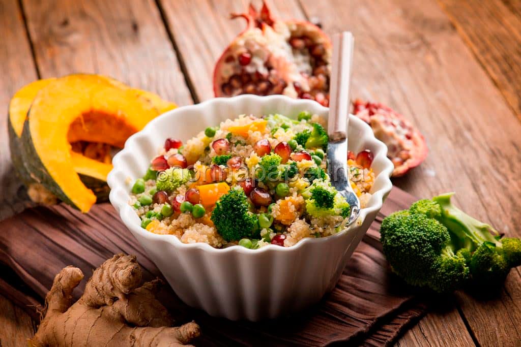 quinoa con zucca, melograno e broccoletti