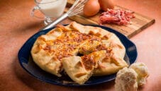 Gustosa Torta salata con cavolfiore e prosciutto Gustosa Torta salata con cavolfiore e prosciutto