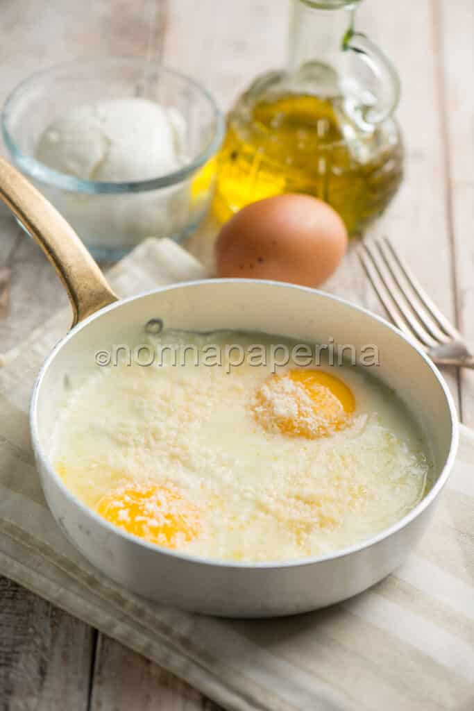 Uova con la mozzarella di bufala