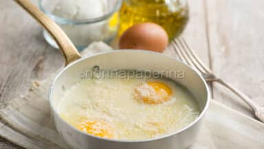 Uova con la mozzarella di bufala