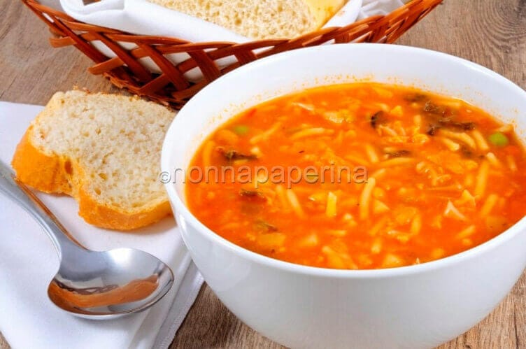 Minestrone di verdure , ideale per scaldarsi minestrone di verdura