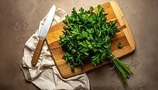 Prezzemolo: guida completa tra cucina, conservazione e diete